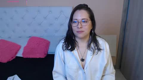 Snapshot of may_bloom chatting on January 7, 6:21 pm May online show from January 7, 6:21 pm