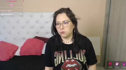 Snapshot of may_bloom chatting on January 8, 6:32 pm May online show from January 8, 6:32 pm