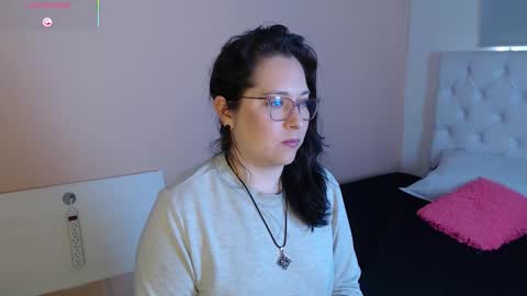 Snapshot of may_bloom chatting on February 3, 10:15 pm May online show from February 3, 10:15 pm