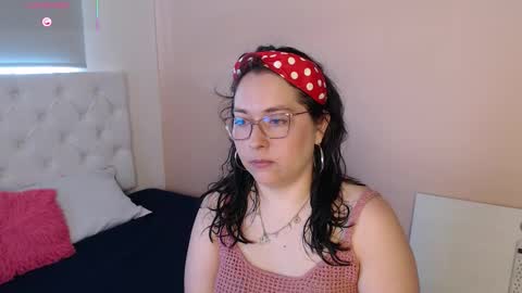 Snapshot of may_bloom chatting on February 5, 6:23 pm May online show from February 5, 6:23 pm