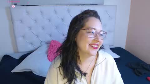 Snapshot of may_bloom chatting on February 7, 4:16 am May online show from February 7, 4:16 am