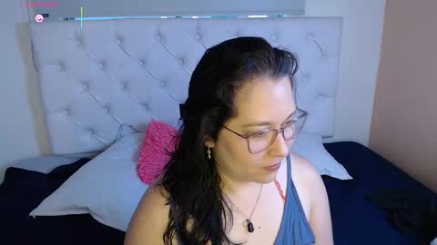 Snapshot of may_bloom chatting on February 7, 10:35 pm May online show from February 7, 10:35 pm