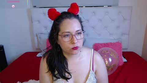 Snapshot of may_bloom chatting on February 12, 3:34 am May online show from February 12, 3:34 am