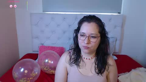 Snapshot of may_bloom chatting on February 13, 7:32 pm May online show from February 13, 7:32 pm