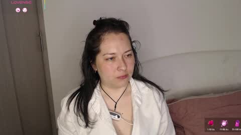 Snapshot of may_bloom chatting on April 3, 2:31 am May online show from April 3, 2:31 am