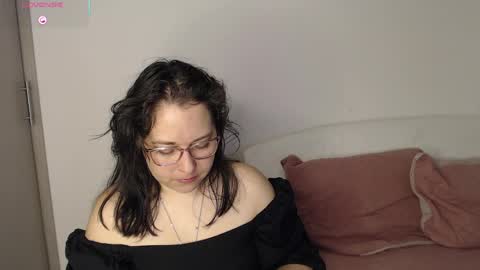 Snapshot of may_bloom chatting on April 5, 3:04 am May online show from April 5, 3:04 am