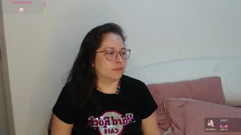 Snapshot of may_bloom chatting on April 10, 1:22 am May online show from April 10, 1:22 am