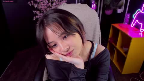 Snapshot of may_lings chatting on May 6, 10:53 am may_lings online show from May 6, 10:53 am