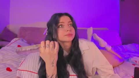 May online show from November 15, 6:11 am