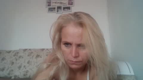 maya0087 online show from October 9, 7:28 am