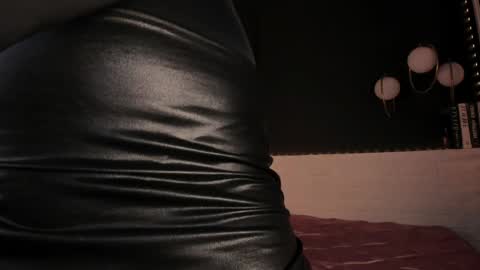 Snapshot of maya___muse chatting on April 27, 2:37 pm Maya online show from April 27, 2:37 pm