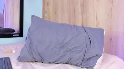 Snapshot of maya__fox chatting on March 8, 2:04 am OF mayitta19 online show from March 8, 2:04 am