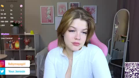 Snapshot of maya_blonde18 chatting on January 26, 9:29 am Maya online show from January 26, 9:29 am