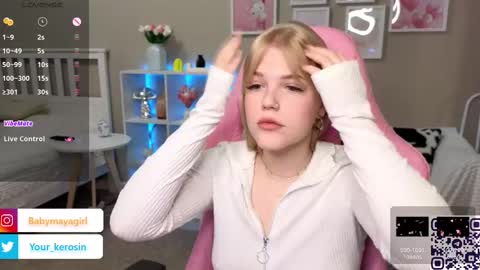 Snapshot of maya_blonde18 chatting on February 10, 6:42 am Maya online show from February 10, 6:42 am