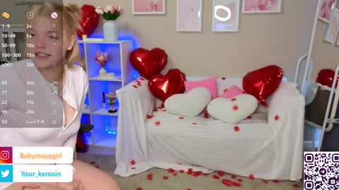 Snapshot of maya_blonde18 chatting on February 15, 6:33 am Maya online show from February 15, 6:33 am