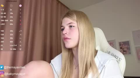 Snapshot of maya_blonde18 chatting on November 12, 3:51 am Maya online show from November 12, 3:51 am