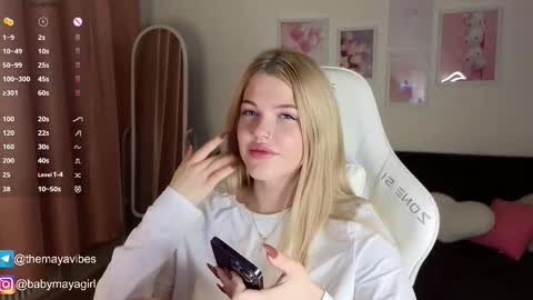 Snapshot of maya_blonde18 chatting on November 13, 4:00 am Maya online show from November 13, 4:00 am