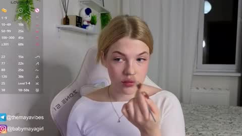 Snapshot of maya_blonde18 chatting on November 27, 3:52 am Maya online show from November 27, 3:52 am