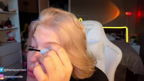 Maya online show from April 1, 4:02 am