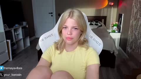 Snapshot of maya_blonde18 chatting on May 7, 3:45 am Maya online show from May 7, 3:45 am