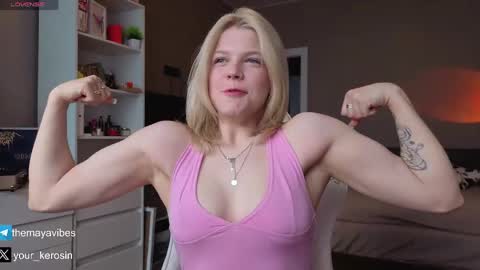 Snapshot of maya_blonde18 chatting on May 11, 3:34 am Maya online show from May 11, 3:34 am