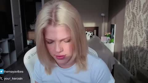 Snapshot of maya_blonde18 chatting on May 18, 3:35 am Maya online show from May 18, 3:35 am