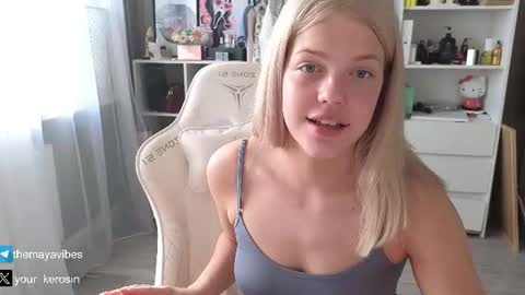 Snapshot of maya_blonde18 chatting on June 24, 3:05 am Maya online show from June 24, 3:05 am