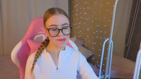 Maya online show from January 17, 2:07 pm