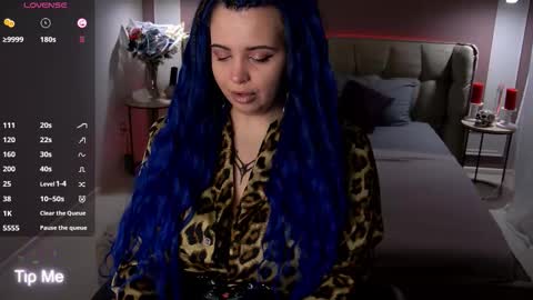 Snapshot of maya_mils chatting on November 6, 1:06 am Maya Mils online show from November 6, 1:06 am