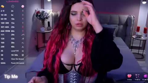 Snapshot of maya_mils chatting on December 2, 1:00 am Maya Mils online show from December 2, 1:00 am