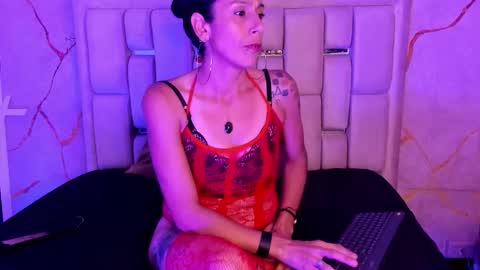 Snapshot of maya_storm_ chatting on December 18, 7:42 pm Maya Strom online show from December 18, 7:42 pm