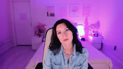 Maya  Follow me online show from October 24, 2:24 pm