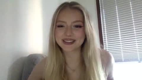Snapshot of mayaflirt chatting on June 21, 5:15 pm mayaflirt online show from June 21, 5:15 pm