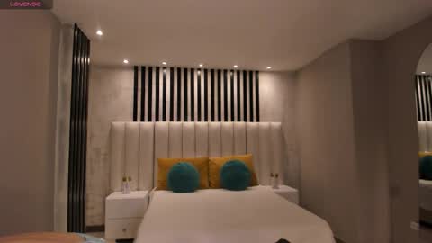 M A Y A    H O F F M A N online show from November 20, 11:10 am