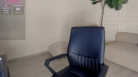 mayalee_ online show from June 18, 2:12 am