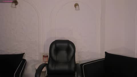 Snapshot of mayamoretti chatting on December 14, 3:12 am Maya online show from December 14, 3:12 am