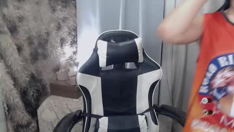 mayasally_ online show from February 17, 10:01 am