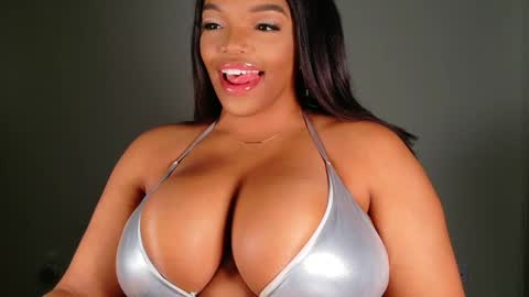 Snapshot of maybabi chatting on February 12, 11:18 am MayBabi online show from February 12, 11:18 am