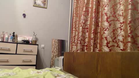 Snapshot of maybe_doll chatting on November 9, 2:15 pm maybe_doll online show from November 9, 2:15 pm