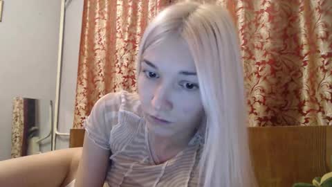 Snapshot of maybe_doll chatting on November 12, 5:02 pm maybe_doll online show from November 12, 5:02 pm