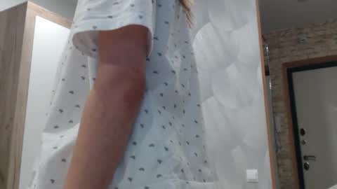 Snapshot of maybe_doll chatting on March 20, 9:08 pm maybe_doll online show from March 20, 9:08 pm