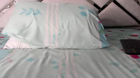 Snapshot of maybelline_666 chatting on June 2, 1:13 pm Maybelline69 online show from June 2, 1:13 pm
