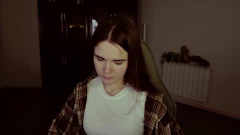 maybloom_ online show from December 4, 9:18 am