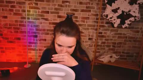 maybloom_ online show from March 24, 7:02 am