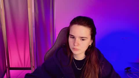 maybloom_ online show from April 22, 10:17 am