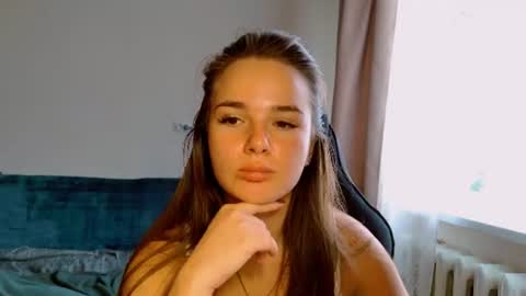 maybloom_ online show from July 31, 5:51 am