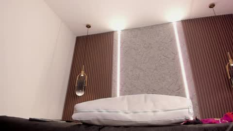 Maye Wells online show from April 21, 1:42 am