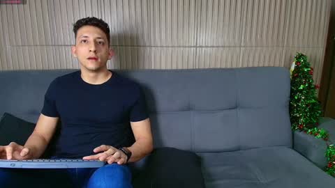 Maykol victoria1624 online show from January 2, 6:07 am