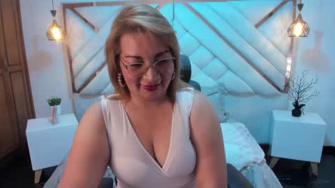 Mailyn online show from February 26, 7:49 pm