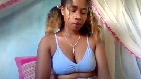 mayrah online show from April 23, 7:20 am